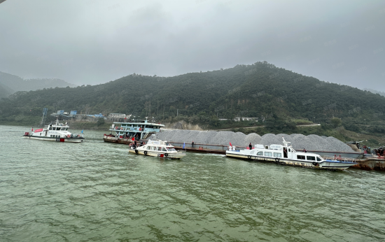 云浮水务简报（2024年 第3期）--市水务局开展西江水域节前反走私联合巡防行动363.png