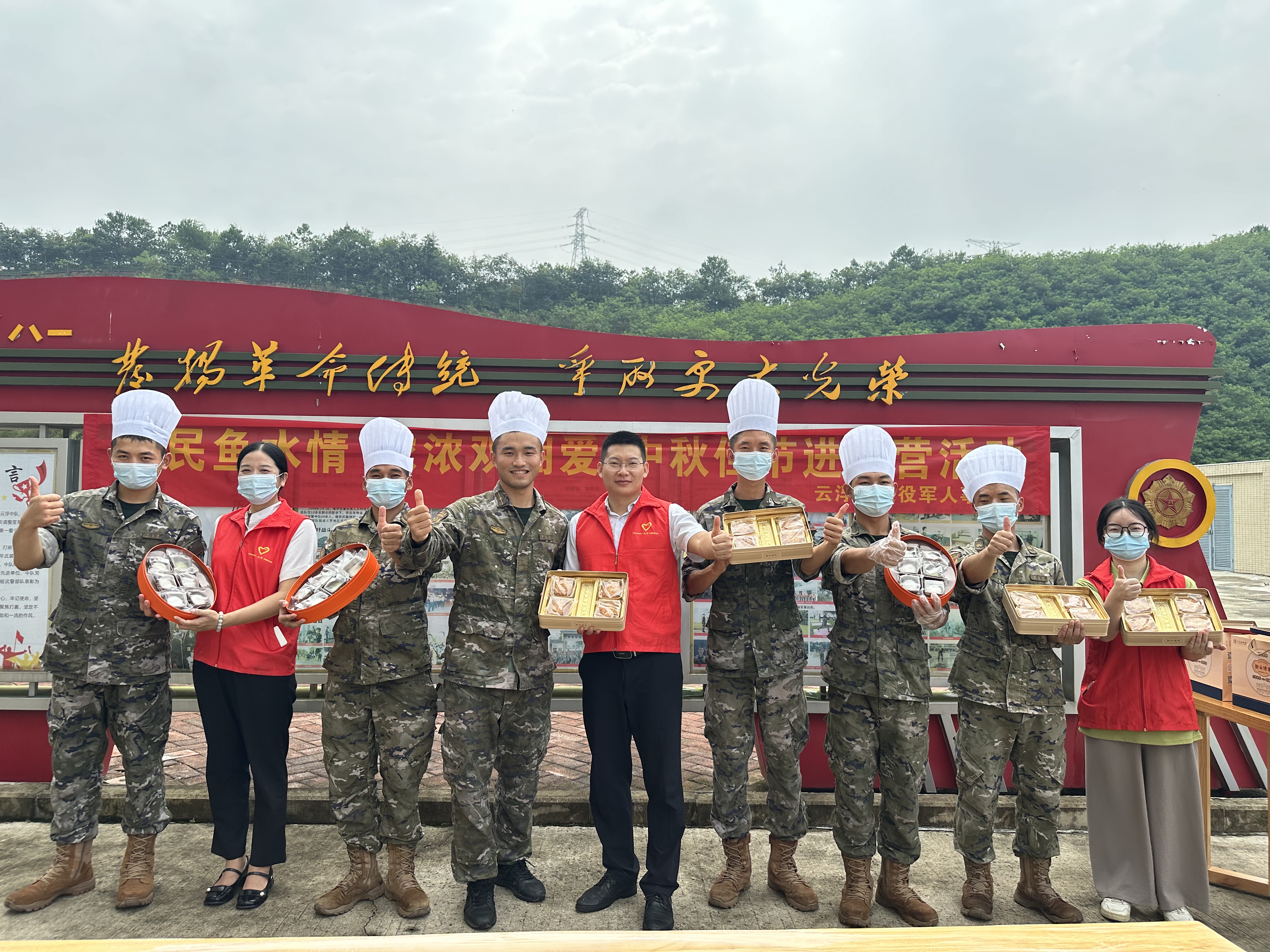 我市开展“军民鱼水情 浓浓双拥爱”中秋佳节进军营活动
